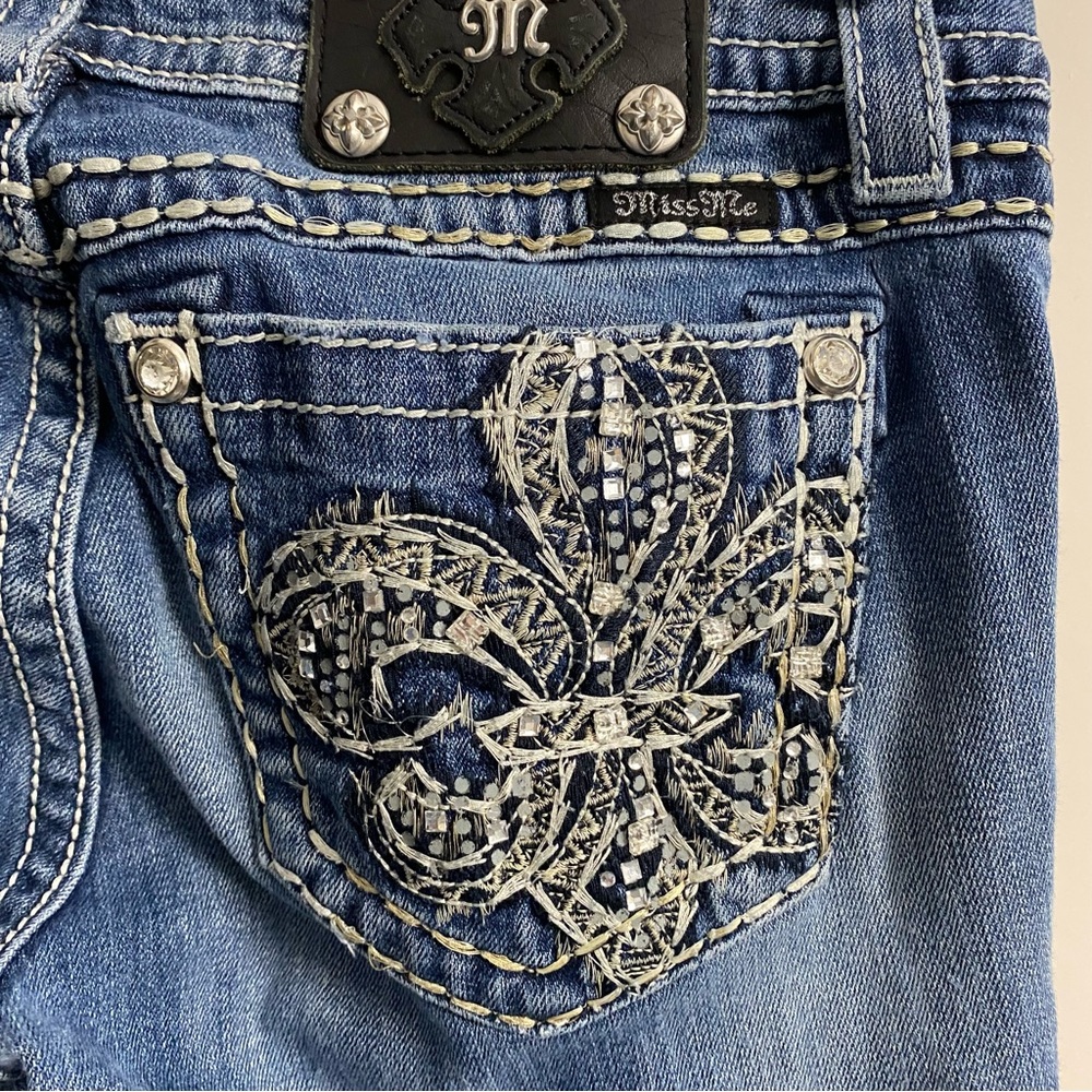 Miss Me Signature Slim Bootcut Jeans Fleur De Lis Bling Inseam 33 Size 28 Y2K